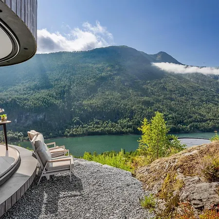 The Sognefjord مكان تخييم